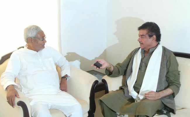 Shatrughan Sinha's Praise for Nitish Kumar Stirs Controversy