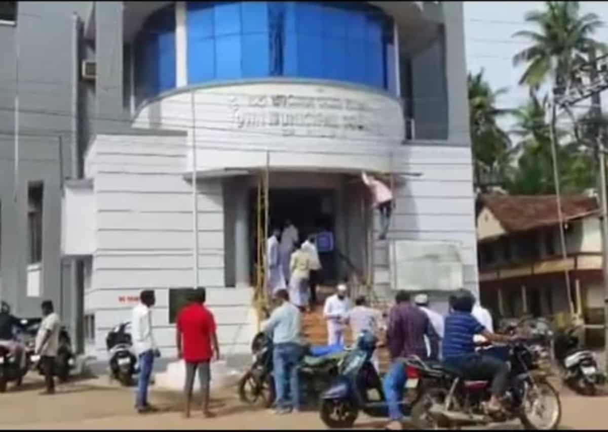 Urdu invite sparks row in Karnataka
