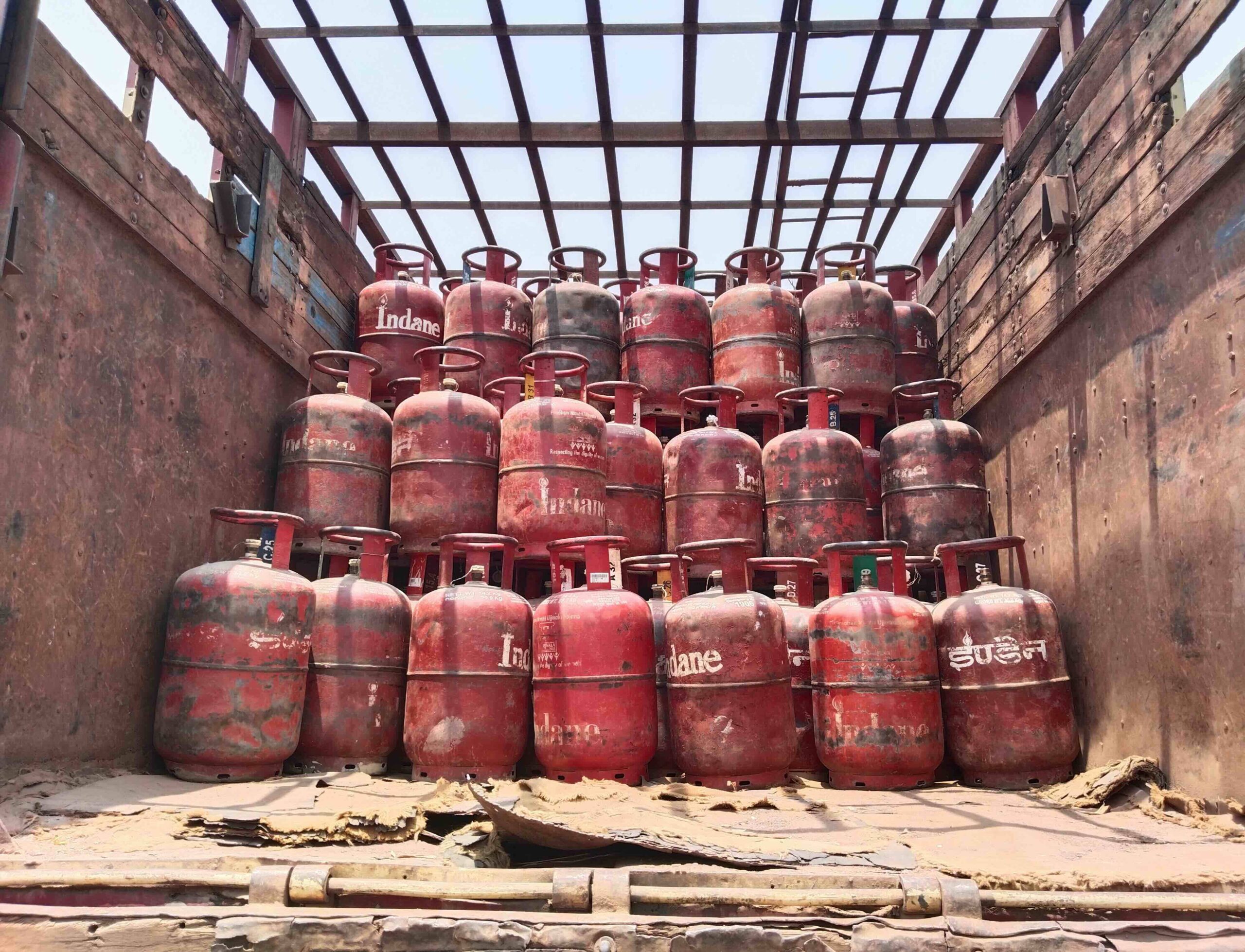 Stranded LPG carriers resume Hormuz transit