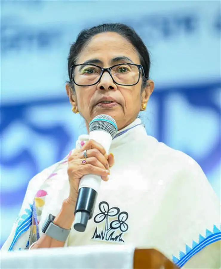 Mamata widens Bengal poll attack